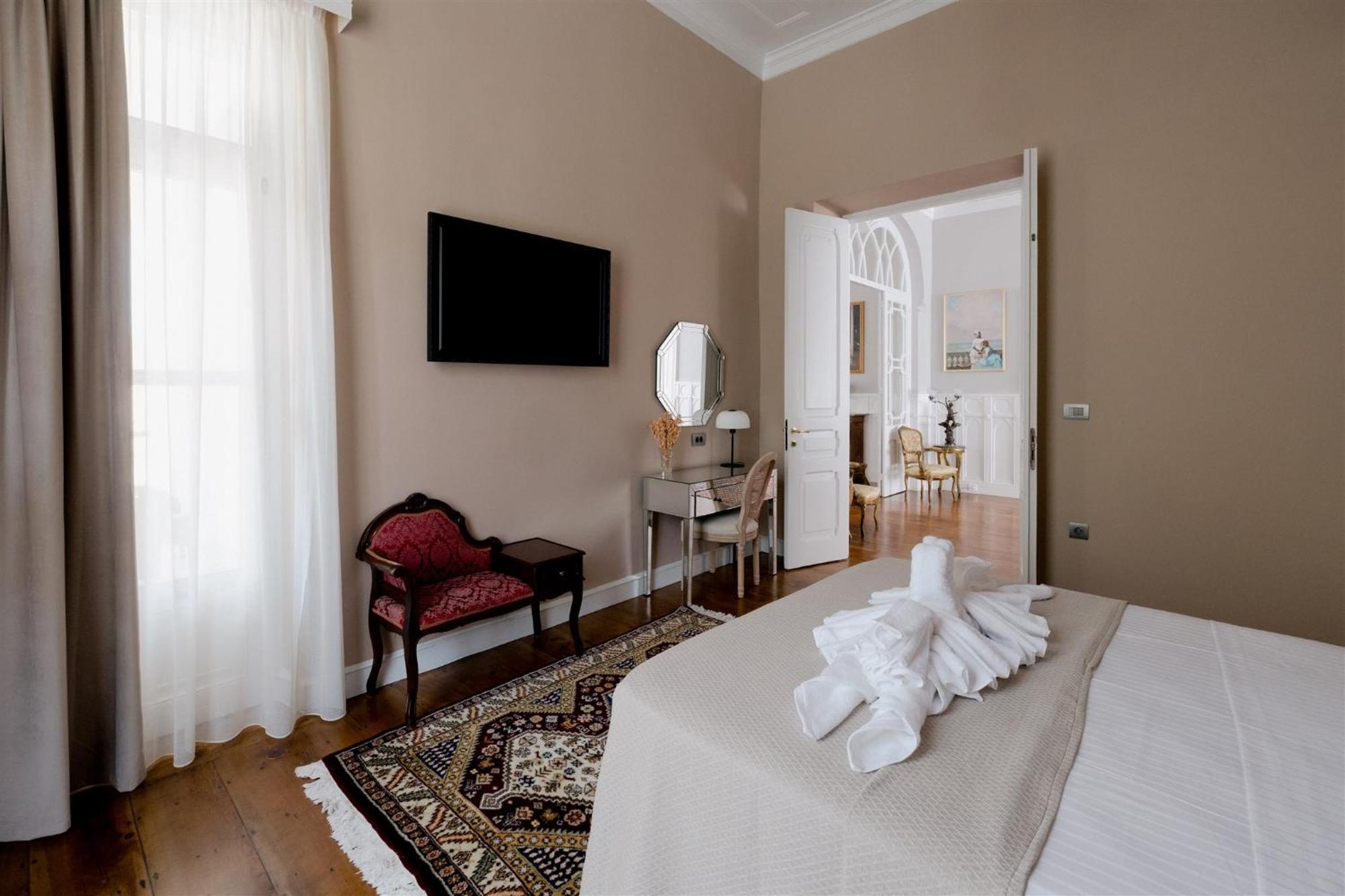 Rhodes City Victoria Mansion A Luxurious Neoclassical Experience מראה חיצוני תמונה